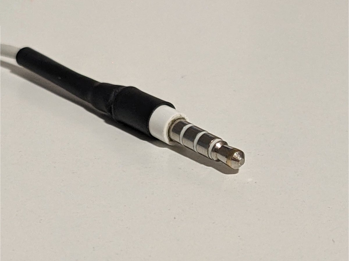 A round metal 3.5mm headphone connector